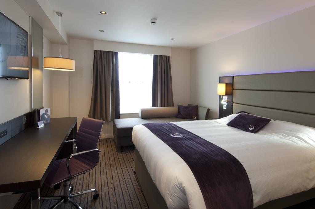 Premier Inn London Brentford Room photo