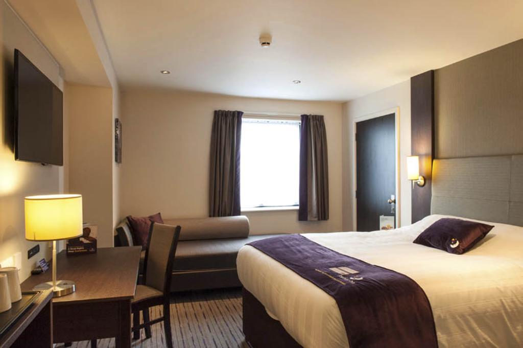 Premier Inn London Brentford Room photo