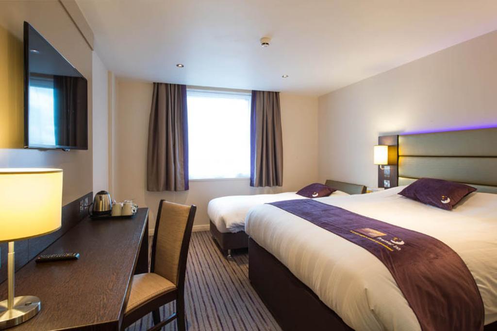 Premier Inn London Brentford Room photo