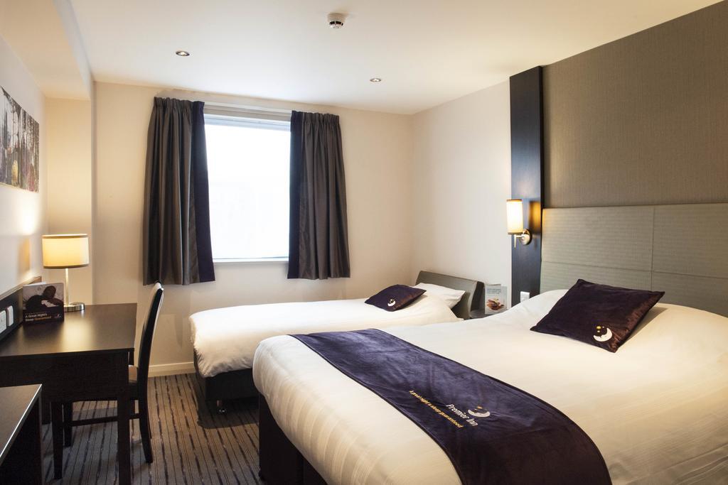 Premier Inn London Brentford Room photo