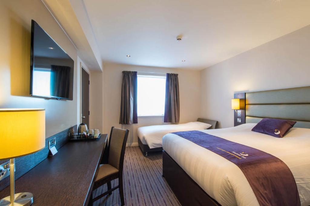 Premier Inn London Brentford Room photo