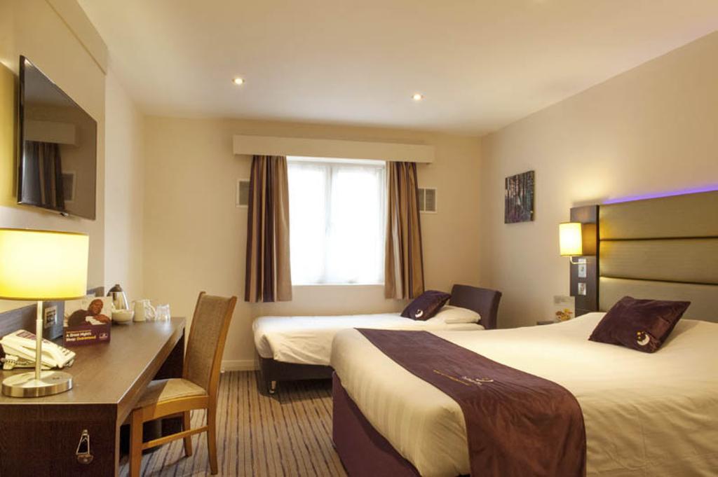 Premier Inn London Brentford Room photo