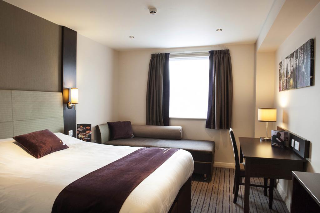 Premier Inn London Brentford Room photo