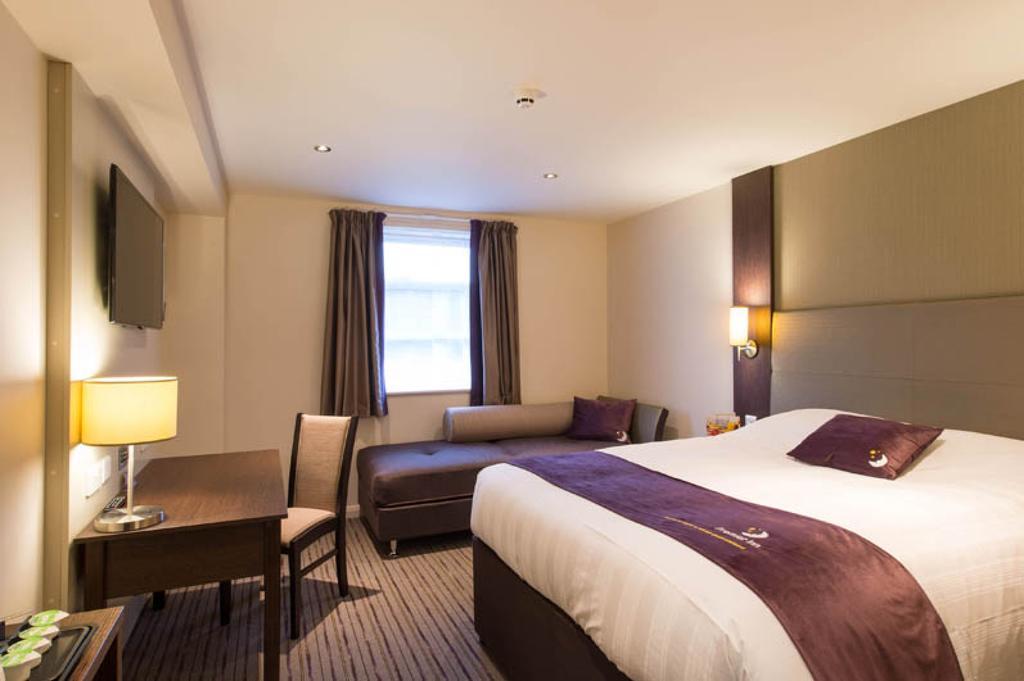 Premier Inn London Brentford Room photo