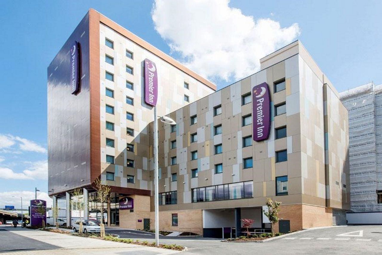 Premier Inn London Brentford Exterior photo