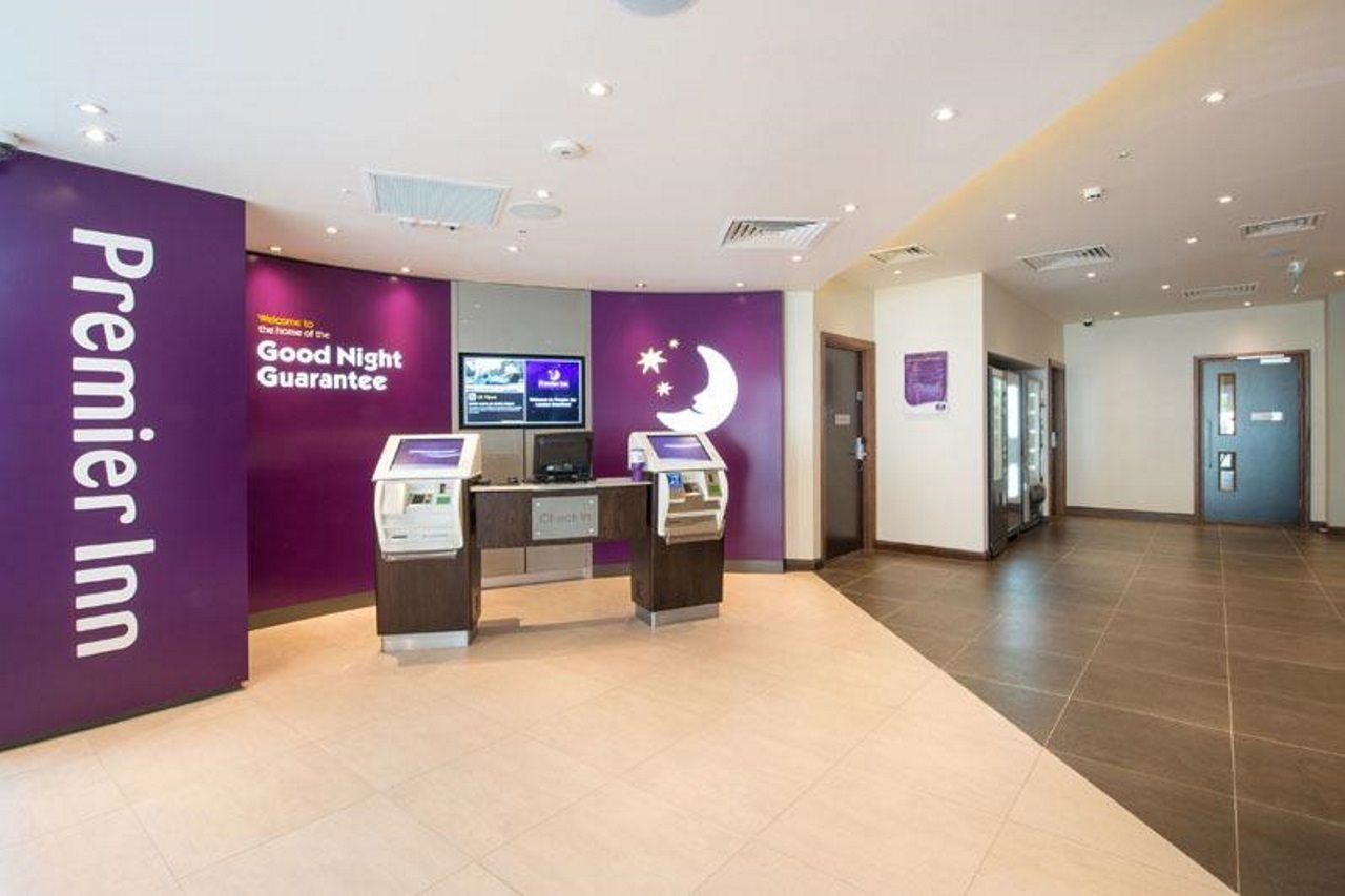 Premier Inn London Brentford Exterior photo