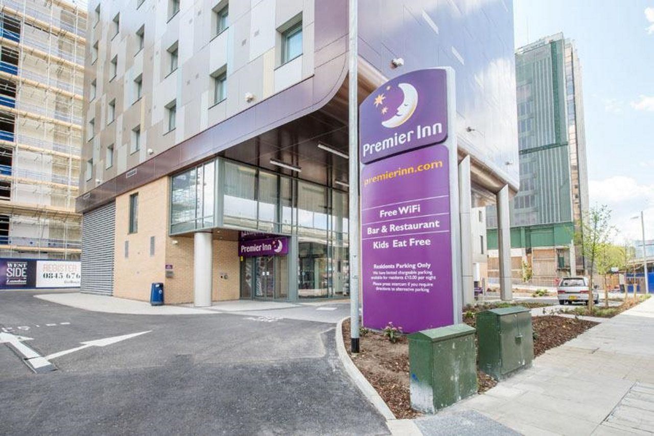 Premier Inn London Brentford Exterior photo